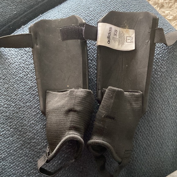 Kids adidas shin guards XS - Picture 2 of 3